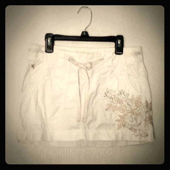 EXPRESS SKIRT Gold Embroidery Roses Sequins WHITE 4 pocket, ribbon tie Size 0 - Picture 8 of 14